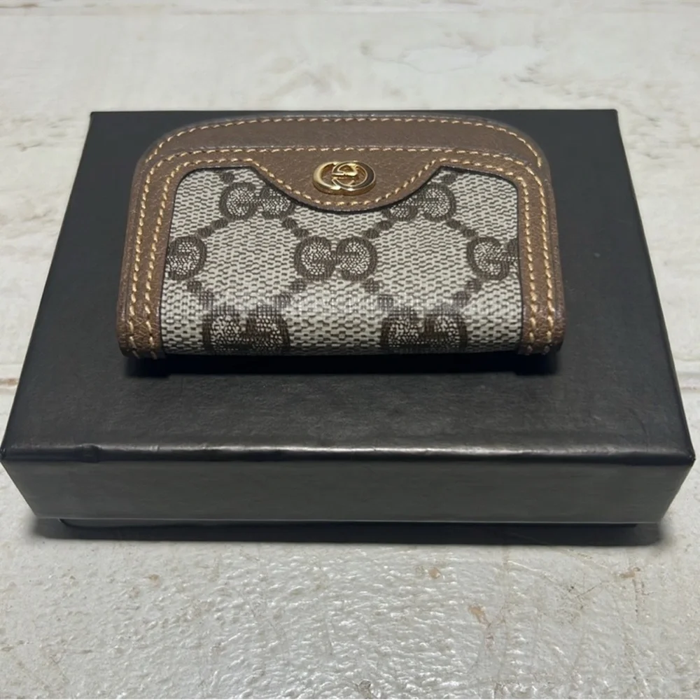 Gucci Tan and Cream Monogram Coin Holder - Picture 5 of 16